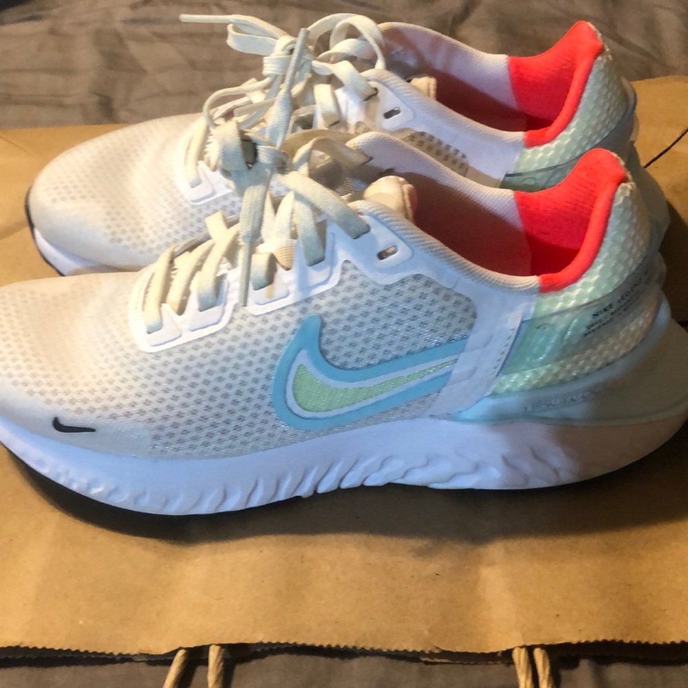 Women’s Nike Legend React 3